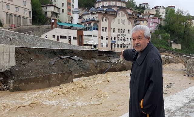 Yarısını Sel Götürmüştür