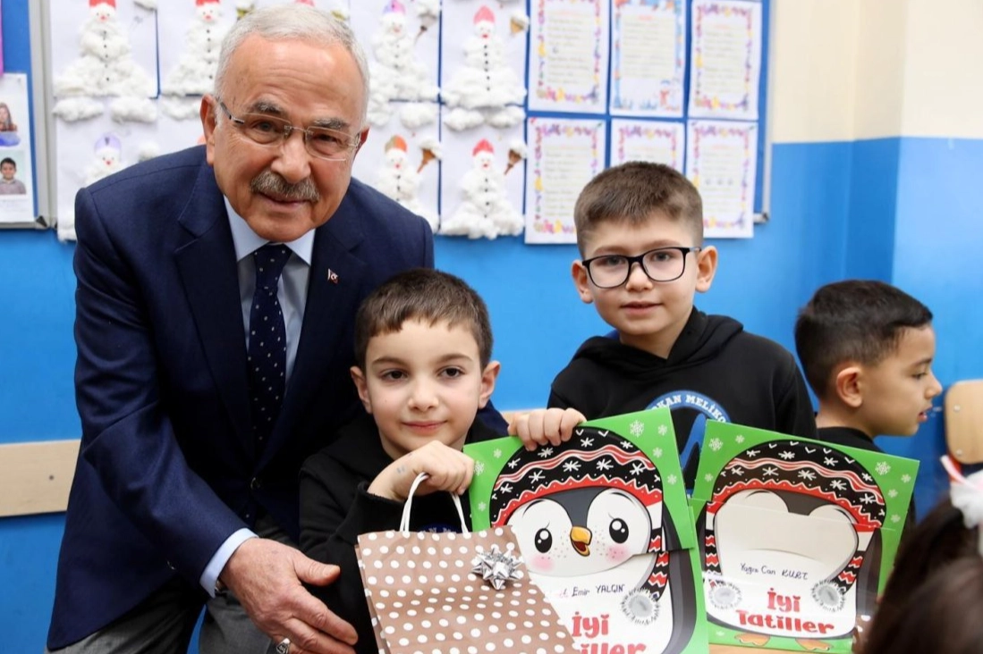 Ordu Büyükşehir Karne Gününde Çocukların Yanında